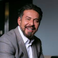 Página com sliders sobrepostos a texto potencialmente relevante.